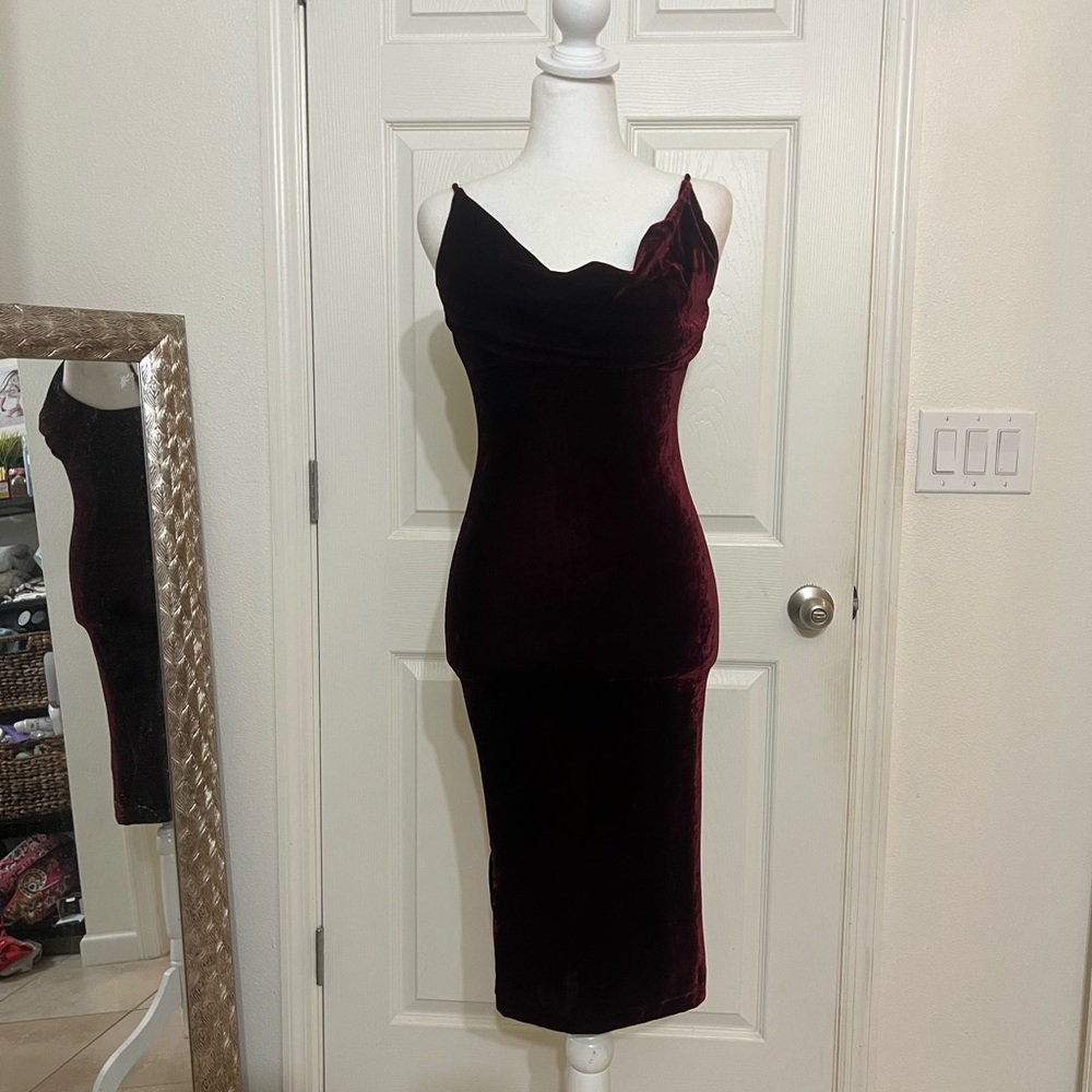 Windsor Elegant Burgundy Velvet Dress